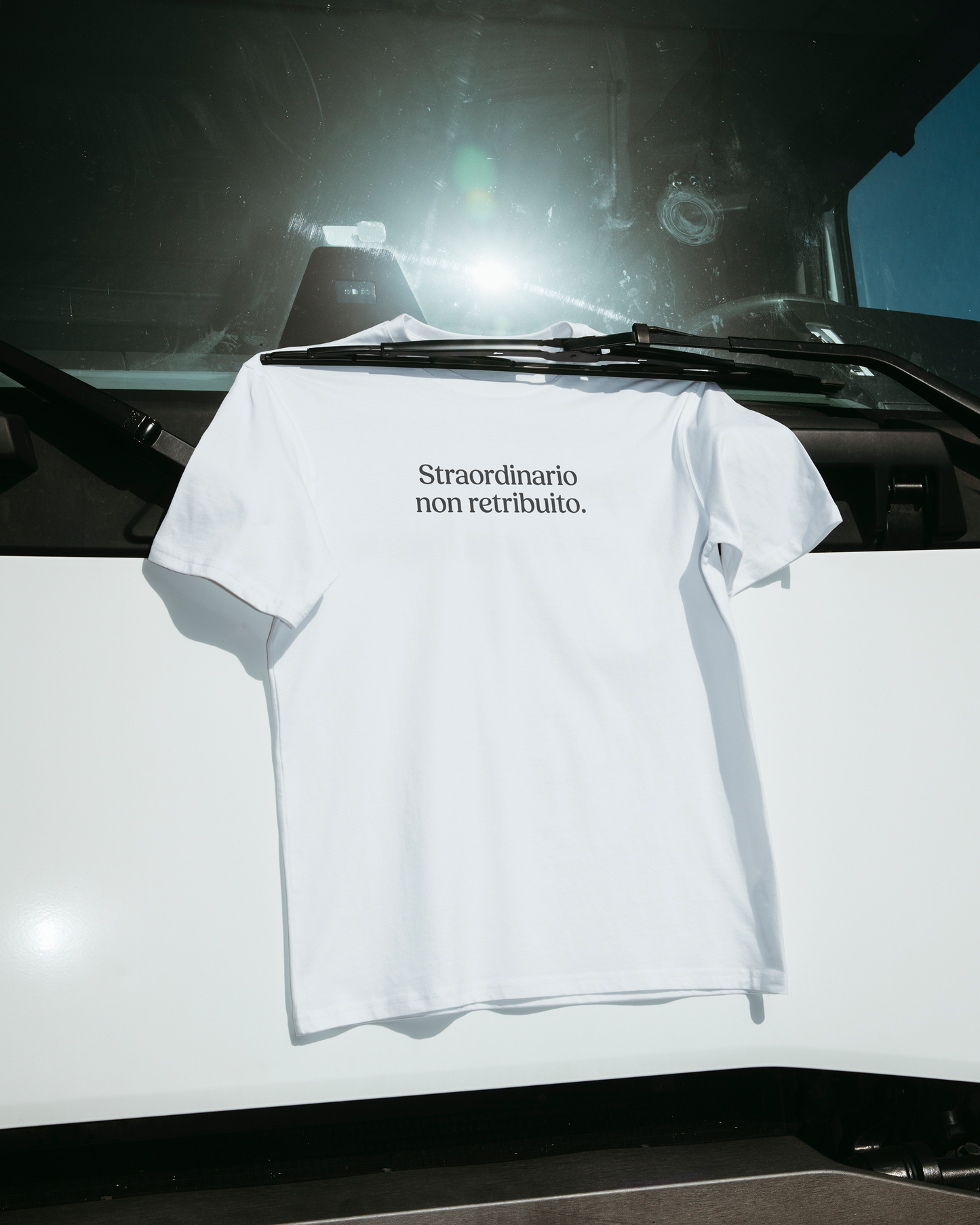 T-shirt "Straordinario non retribuito."